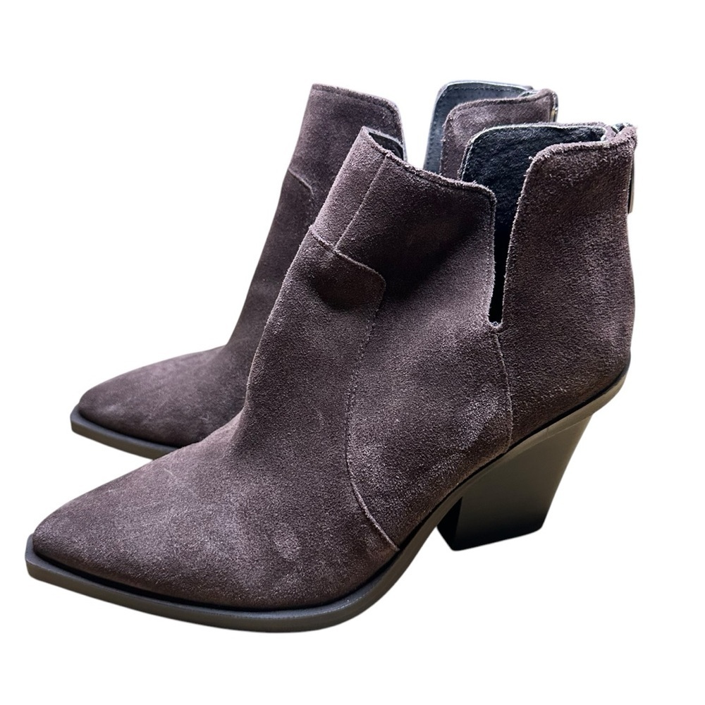 NWOB Vince Camuto Gwelona Brown Suede Block Heel Ankle Boots Size 5.5